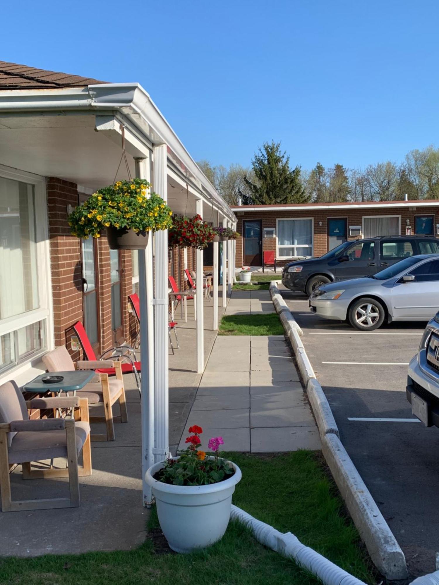Twin Oaks Motel Orono Buitenkant foto