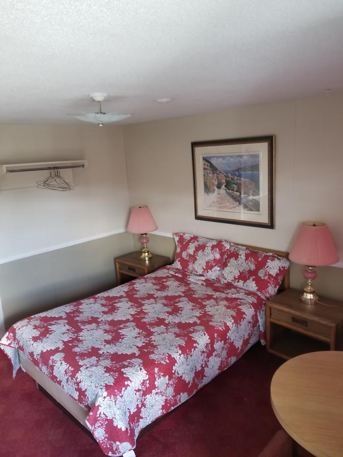 Twin Oaks Motel Orono Buitenkant foto