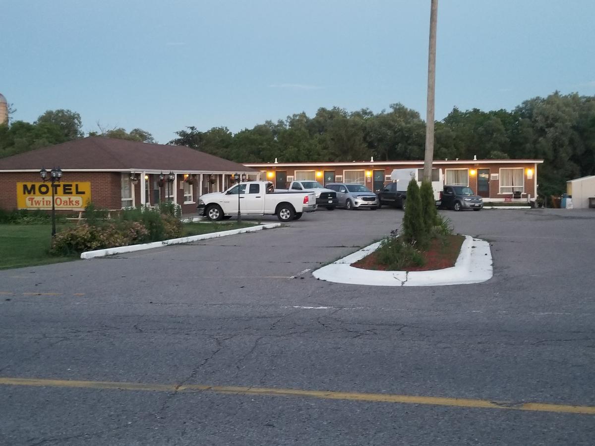 Twin Oaks Motel Orono Buitenkant foto