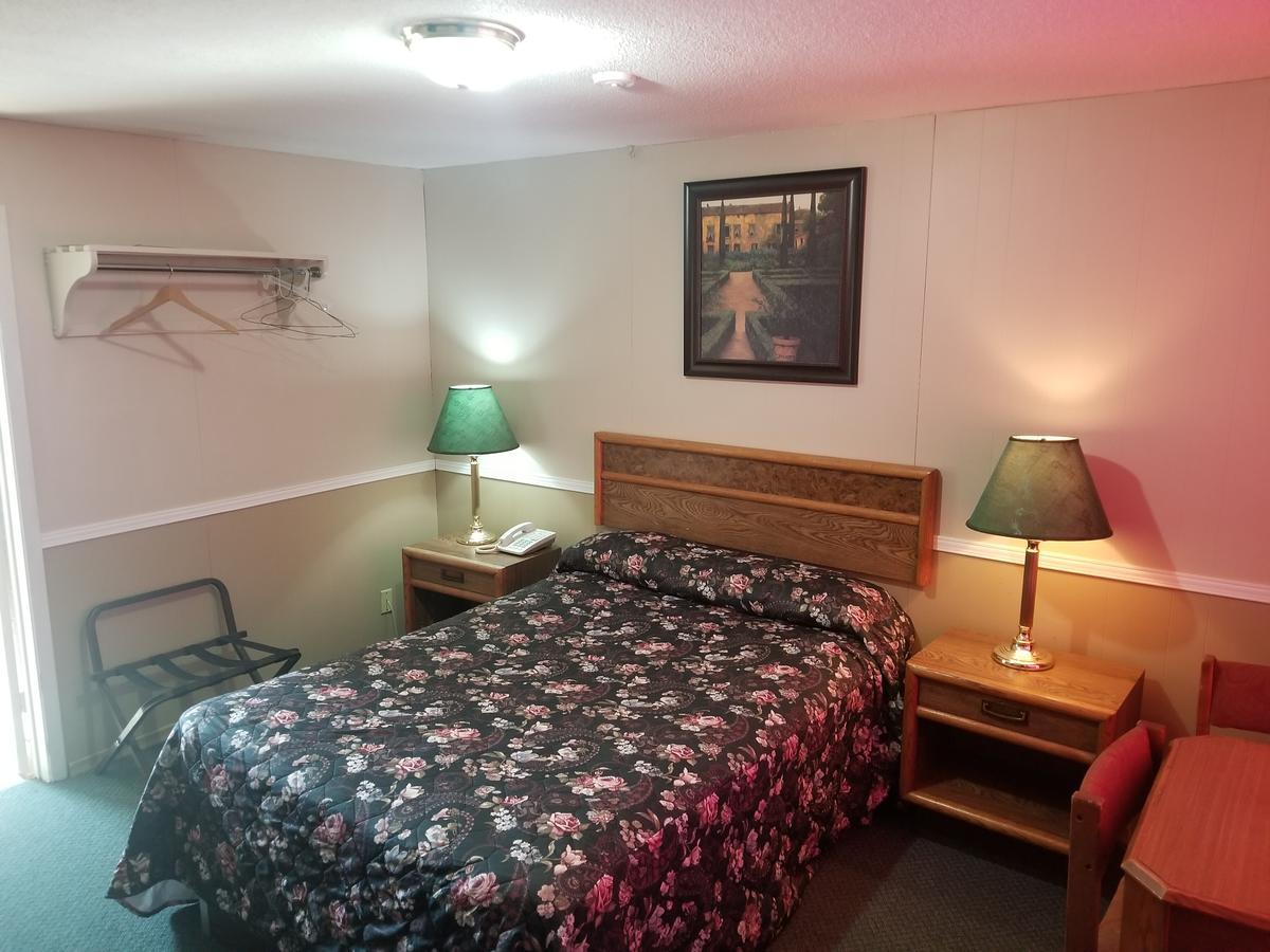 Twin Oaks Motel Orono Buitenkant foto